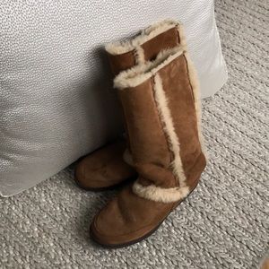 UGG WOMENS Sunburst Tall Warm Sheepskin: CHESTNUT